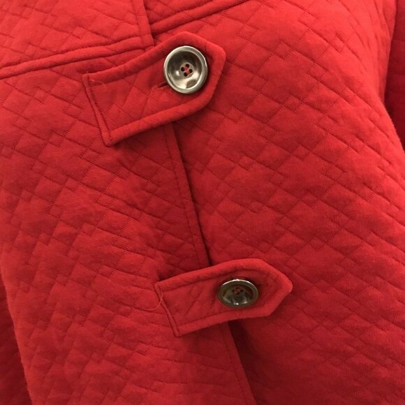 R Q T. Size Medium. Soft Quilted Button Front Short Jacket w/ Tabs. B19 - Picture 3 of 7